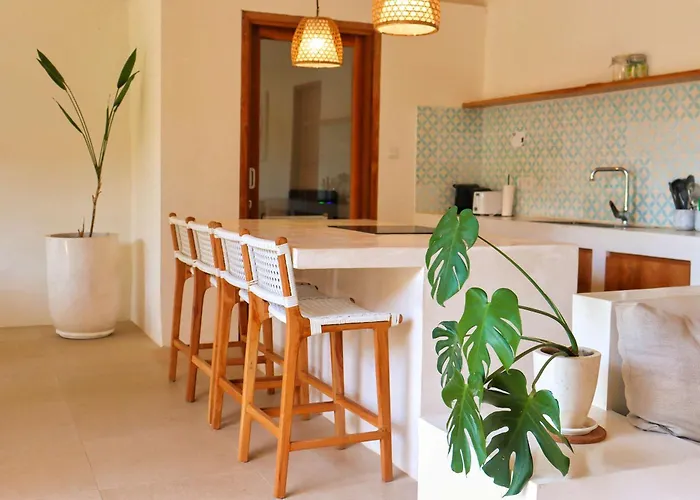 Ferienhaus Seseh Beach-twin Celestine Ensuite Bedroom 3 In Shared Villa-650m To Cemagi